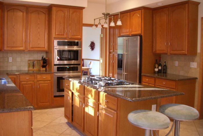 Decoration Fab Teak Wooden Kitchen Cabinet Added Chandelier Over Small Kitchen Island Storage As Well As Wooden Cabinetry Set In Small Kitchen Decors Scheme Prodigious Small Kitchen Practical And Anti-Scratch Laminated Wood Floors