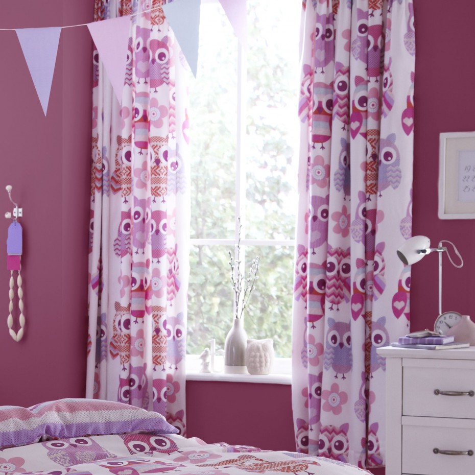 Terrific White Floral Double Girls Bedroom Curtains Escorted By Red Wall Panels Also Chic Small Woodeb Drawers Beside Desk Also Sweet Floral Covering Beds For Inspiring Girls Furnitures Bedroom Bedroom Designs