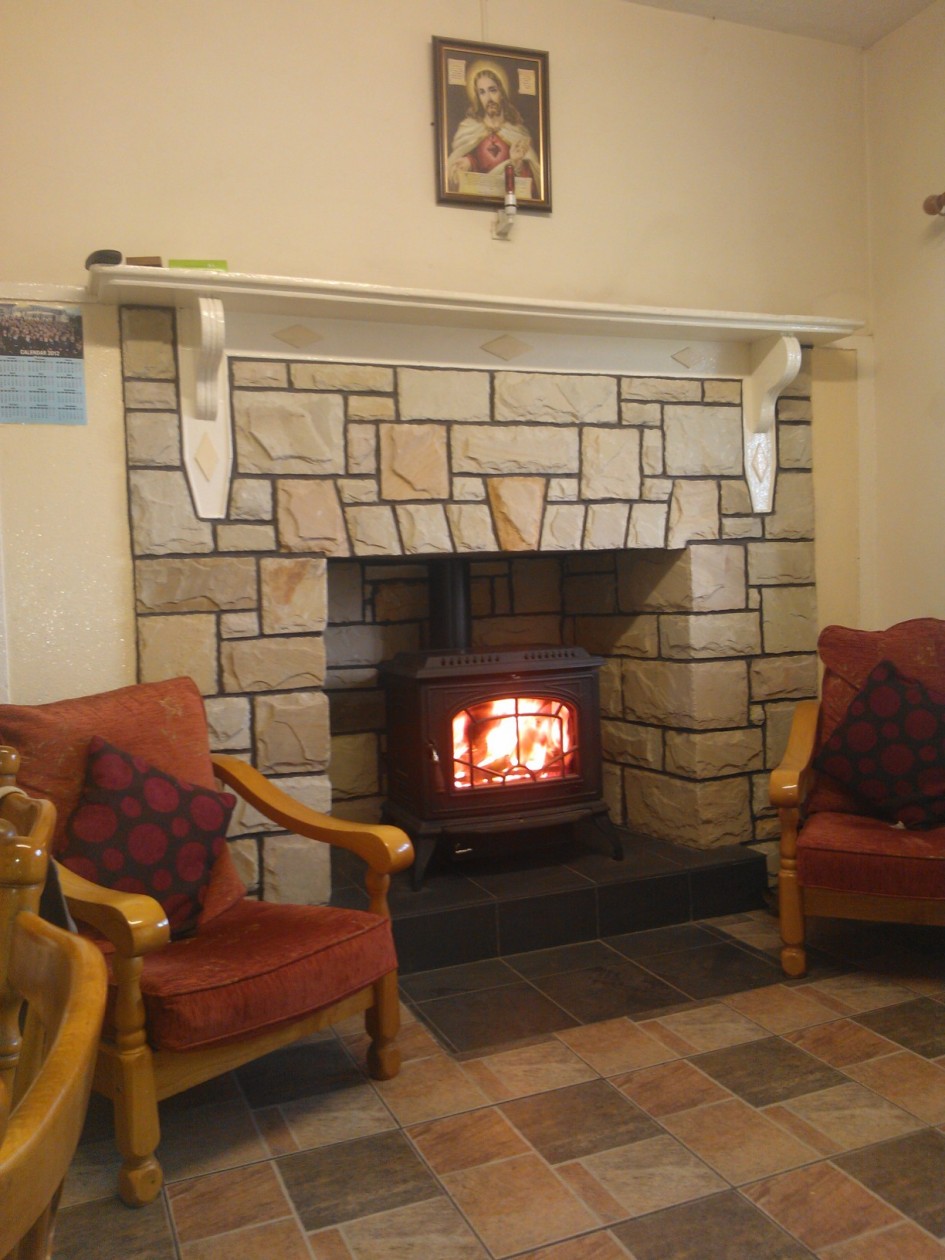 Beige Corner Stone Fireplace Escorted By Cubical River Rock Also Granite Application Escorted By Warmy Brown Wooden Chair Cool Classic Mural Corner Stone Fireplace For Beautiful Livingroom Kitchen Designs