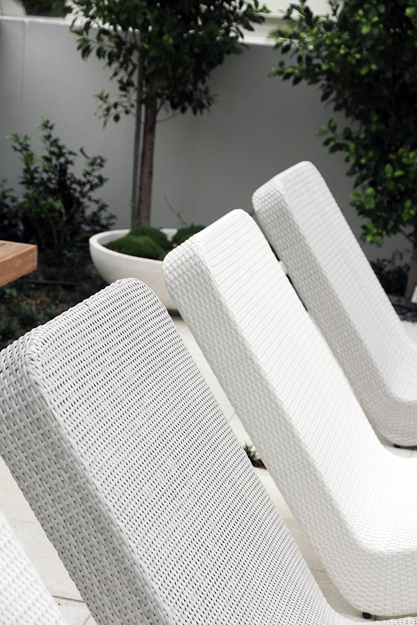 Ideas Great Design Og The Lounge In Outdoor White Lounge Chairs Details In Modern And Warm Mansion Interior Inspiring Serenity In Australia Comfortable Lounge Chair For Relaxation