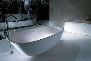 Bathroom Designs Appealing Unfinished Grey Concrete Wall In The Open Plan White Themed Bathroom Styleed In Modern Look Escorted By All White Credenza Also Small Bathtubs Excellent-Innovation-Of-Modern-Bathup-Elegancy-Provided-In-Black-Also-White-For-Modern-Bathroom-Interior-Style.Small-Bathtubs